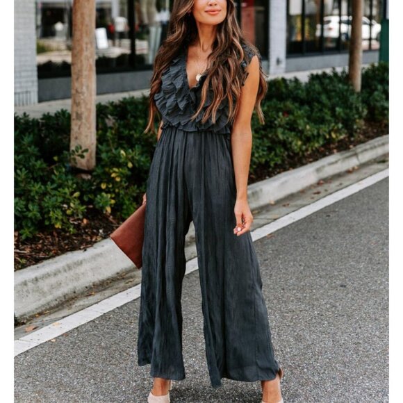 VICI Veronica Ruffle Jumpsuit 🩶 - Picture 2 of 10